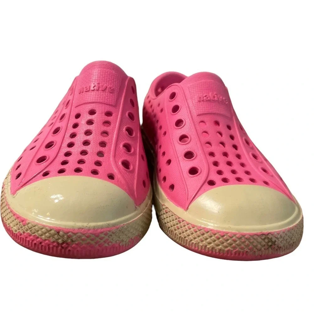 Native Pink Water Shoes Size Child 6/7